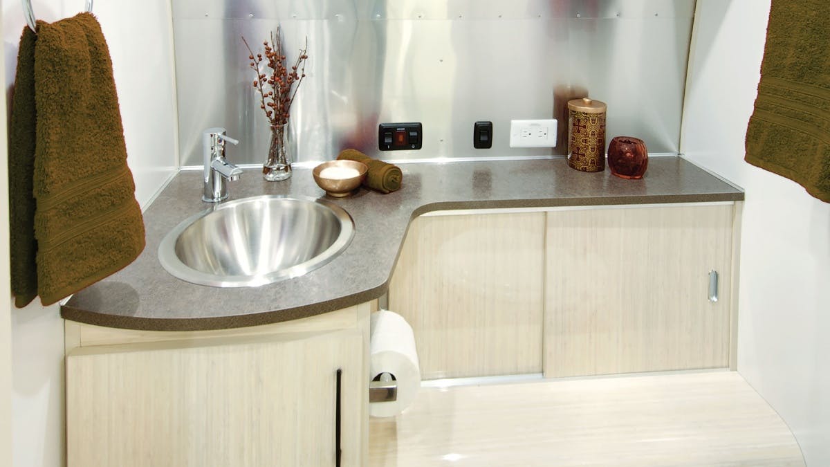 Serenity-Sub-Features-SimpleContent-2-Bathroom4